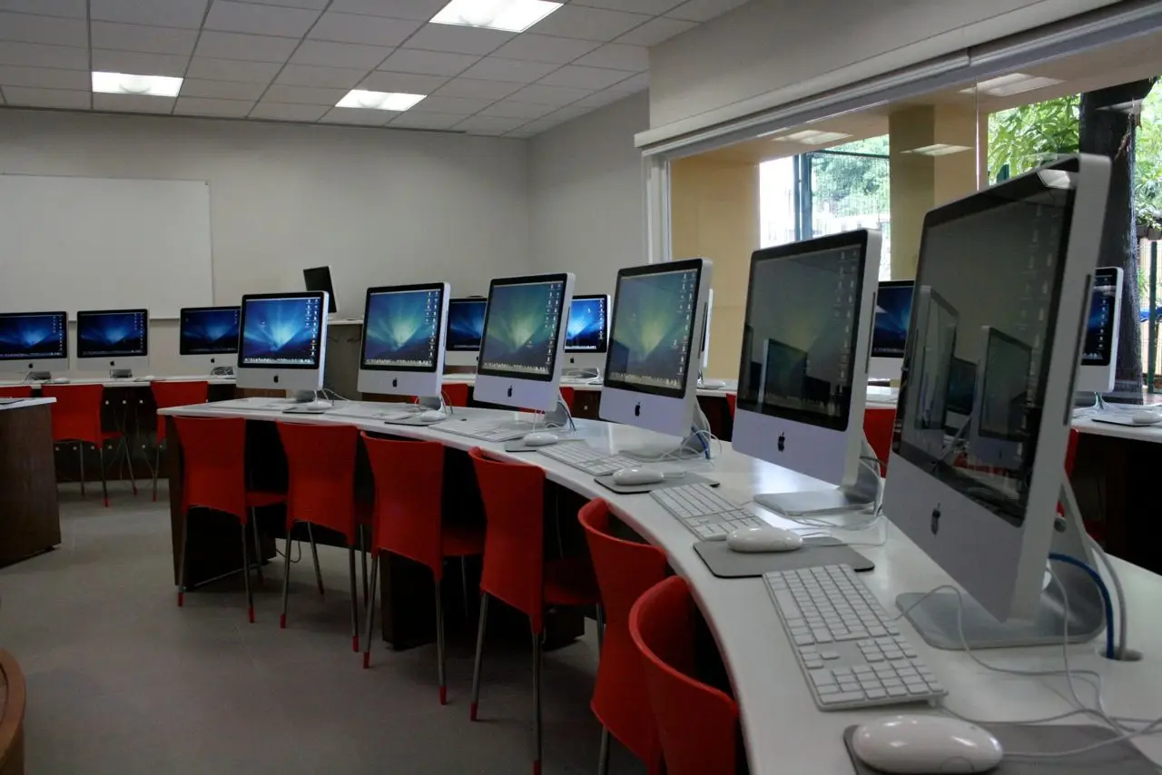 interactive screens leasing after