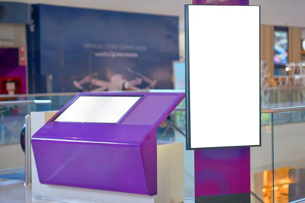 shopping interactive screens leasing